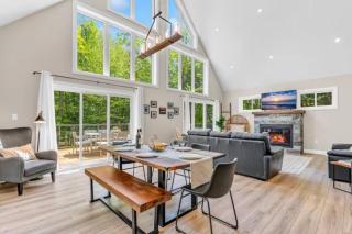 Lux Winter Getaway with Hot Tub, Sauna, EV charger - 0