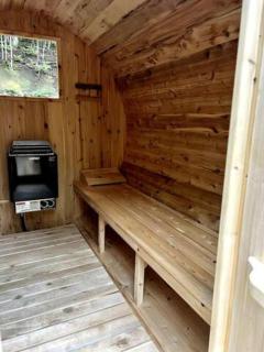 Lux Winter Getaway with Hot Tub, Sauna, EV charger - 6