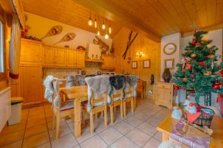 chalet Amitie familial de luxe avec JACUZZI, à 150 m des pistes de ski de la Turche, Parking privé, WIFI fibre, cheminée avec bois, - Les Gets - 4