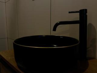Airport Accommodation Deluxe Bedroom and Private Bathroom near Airport Self Check In and Self Check Out - Mqabba - 2
