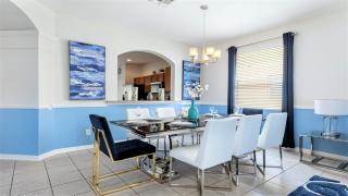 Home with Lakeview Close to Disney w Pool - Orlando - 2