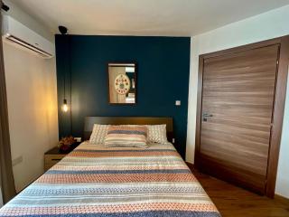 Airport Accommodation Bedroom with your own private Bathroom Self Check In and Self Check Out Air-condition Included - Mqabba - 1