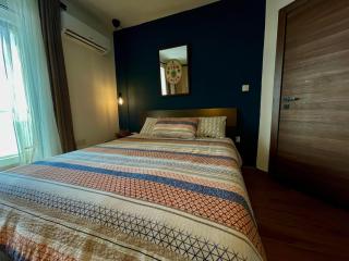 Airport Accommodation Bedroom with your own private Bathroom Self Check In and Self Check Out Air-condition Included - Mqabba - 4