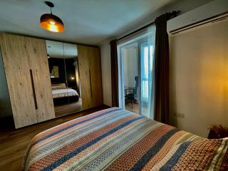 Airport Accommodation Bedroom with your own private Bathroom Self Check In and Self Check Out Air-condition Included - Mqabba - 5