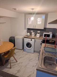 1 Bedroom Flat Available - 9