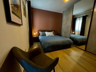 Airport Accommodation Bedroom with your own private Bathroom Self Check In and Self Check Out Air-condition Included - Mqabba - 0
