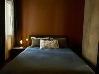 Airport Accommodation Bedroom with your own private Bathroom Self Check In and Self Check Out Air-condition Included - Mqabba - 5