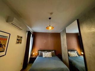 Airport Accommodation Bedroom with your own private Bathroom Self Check In and Self Check Out Air-condition Included - Mqabba - 6