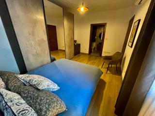 Airport Accommodation Bedroom with your own private Bathroom Self Check In and Self Check Out Air-condition Included - Mqabba - 8