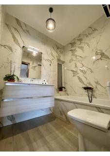Airport Accommodation Bedroom with Bathroom Self Check In and Self Check Out Air-condition Included - Mqabba - 2