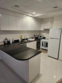 Brand New Huge 2 Bedroom apt Dubai Skyline View - Dubai - 5