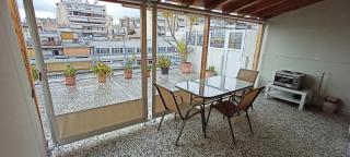 Athens 5th floor studio, huge balcony, view, near stores and park - Athens - 5