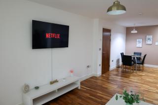 Centrally located 1BR Apt near Edg Cricket, University of Bham, Priory Hospital & Cannon Hill Park - 4