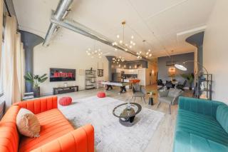 Massive Luxury 5BR Loft for groups up to 12 guests with Optional parking and Gym Access Near McCormick Place and Soldier Field - Chicago - 0