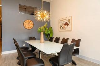 Massive Luxury 5BR Loft for groups up to 12 guests with Optional parking and Gym Access Near McCormick Place and Soldier Field - Chicago - 6