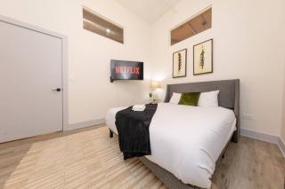 Massive Luxury 5BR Loft for groups up to 12 guests with Optional parking and Gym Access Near McCormick Place and Soldier Field - Chicago - 8