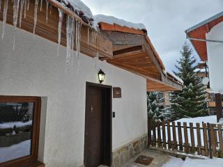 самостоятелна къща Планински перли, дом 1 на 5 мин от ски лифт Стойките, Пампорово - 2