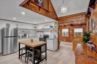 Log Cabin and Guest House Sleeps 18 2 Game Rooms - Long Pond - 3