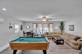 Log Cabin and Guest House Sleeps 18 2 Game Rooms - Long Pond - 7