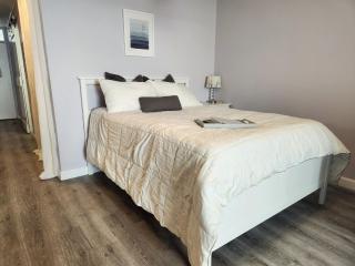 Purple Reign: A Chic, Romantic Oceanfront Getaway - Sleeps 4 - Daytona Beach - 3
