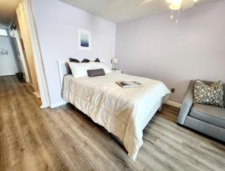 Purple Reign: A Chic, Romantic Oceanfront Getaway - Sleeps 4 - Daytona Beach - 2