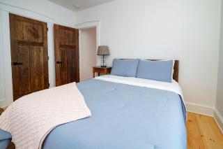 Very Cozy, 2 Bedroom Farmhouse Apartment 2nd FL - Lancaster - 7