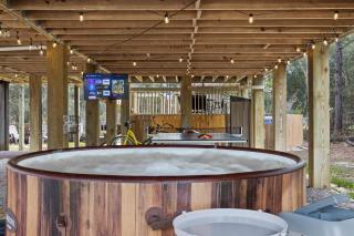 Waterfront Home with Pool, Hot Tub and Game Area - Shoreline Park - 9