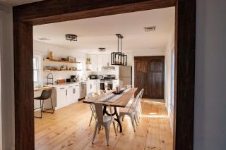 Very Cozy, 2 Bedroom Farmhouse Apartment 2nd FL - Lancaster - 1