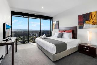 Circle On Cavill High Floor 1 Bedroom Apartment - CoastHM - 7