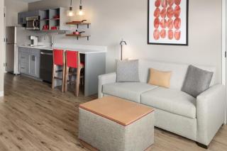 Hawthorn Extended Stay by Wyndham Williston Burlington - 4