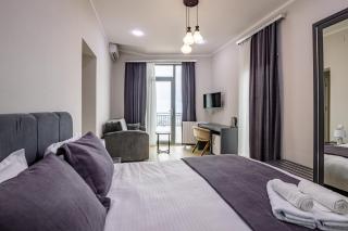 Hillside Inn - Batoemi - 0
