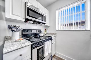 Chic and Central Condo - Palm Wave Says - 1