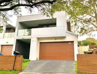 Bankstown 4 Br house close to Shopping & Station - Bankstown - 0