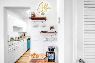 Water View - 1st Floor - Stocked - Palm Wave Says - Coconut Creek - 1