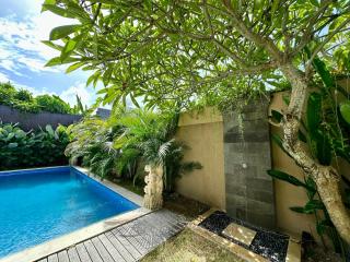 Villa Kumaru Luxury 4BR inc breakfast and airport pickup - Canggu - 3