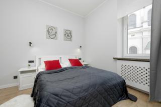Exclusive Grey and Red Apartment in Warsaw Center by Noclegi Renters - Varsavia - 9