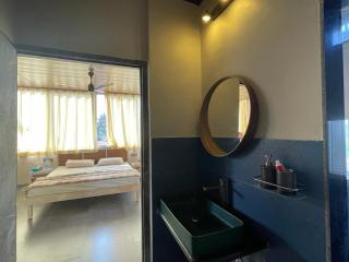 Ebonystays The Glasshouse - 6