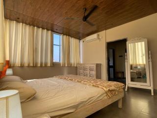 Ebonystays The Glasshouse - 2