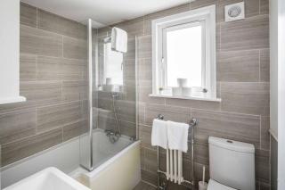 Spacious 4 bed house in Croydon with parking for x2 cars! - Photo ID Required - 4