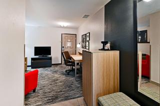 Country Inn & Suites by Radisson, Bloomington-Normal Airport, IL - Bloomington - 1