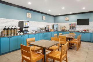 Country Inn & Suites by Radisson, Manteno, IL - Manteno - 1