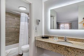 Quality Inn & Suites Orlando East - UCF Area - Orlando - 3