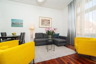 Charming Apartment with Balcony in Pařížská street with Free Garage - Praga - 3