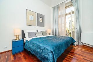 Charming Apartment with Balcony in Pařížská street with Free Garage - Praga - 8