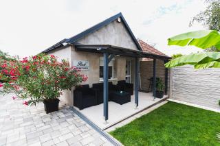 Sunny Garden Apartment - 8