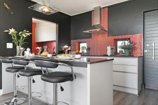 Waters Edge 220 by Host Agents - 8