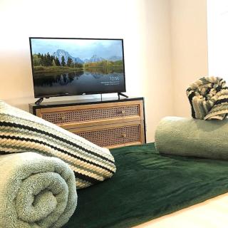 Spacious and Stylish Flat in Trowbridge, Wiltshire - 3