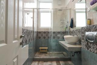 New 1930s quiet central apartment w/AC - 2 bedroom - 4