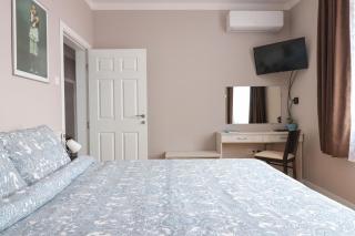 New 1930s quiet central apartment w/AC - 2 bedroom - 7