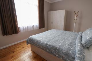 New 1930s quiet central apartment w/AC - 2 bedroom - 5